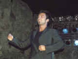 tarkan2039.jpg (126611 bytes)